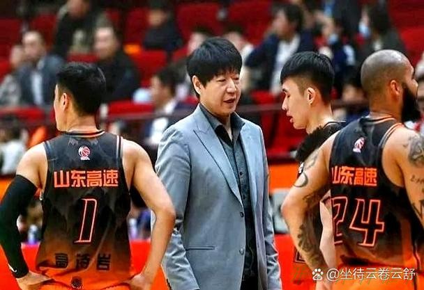 开云体育最新动态:CBA股东被无视!奇葩赛制由篮协直接敲定?媒体人:不理解 开云体育最新动态:CBA股东被无视!奇葩赛制由篮协直接敲定?媒体人:不理解